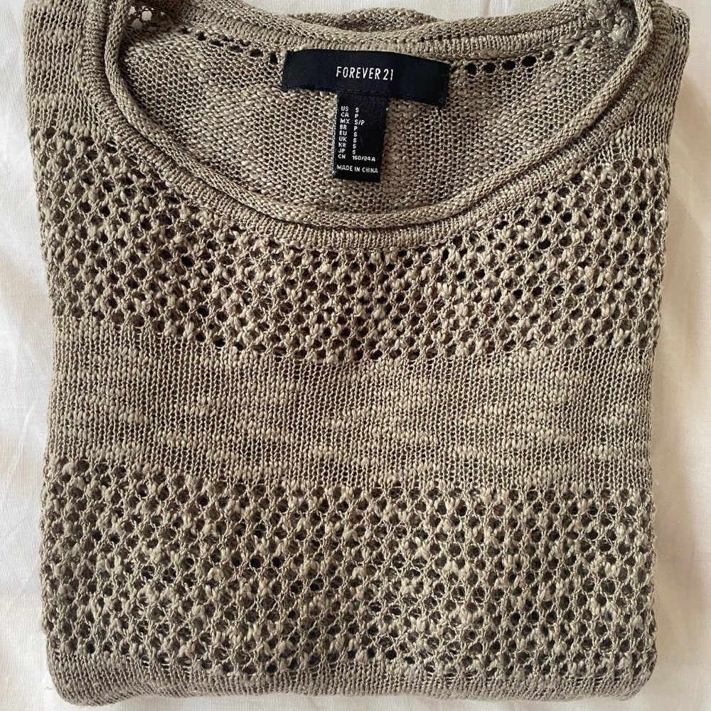 FOREVER 21 Woment Shirt Taupe Beige Size SMALL